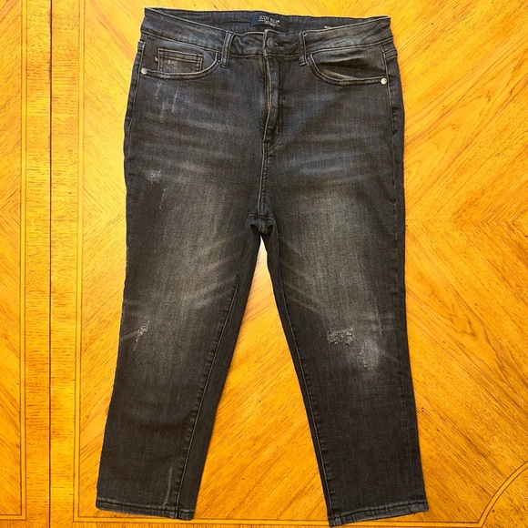 Judy Blue Skinny Fit Capri Jeans Size 11/30 Distressed Faded Black Charcoal - Picture 2 of 14